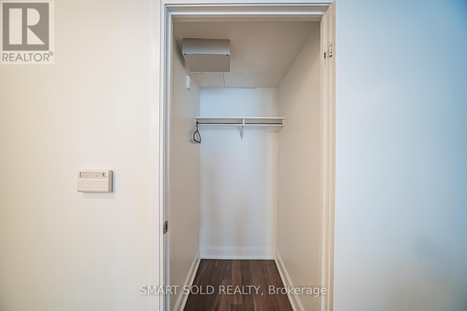 901 - 2191 Yonge Street, Toronto, ON - Indoor