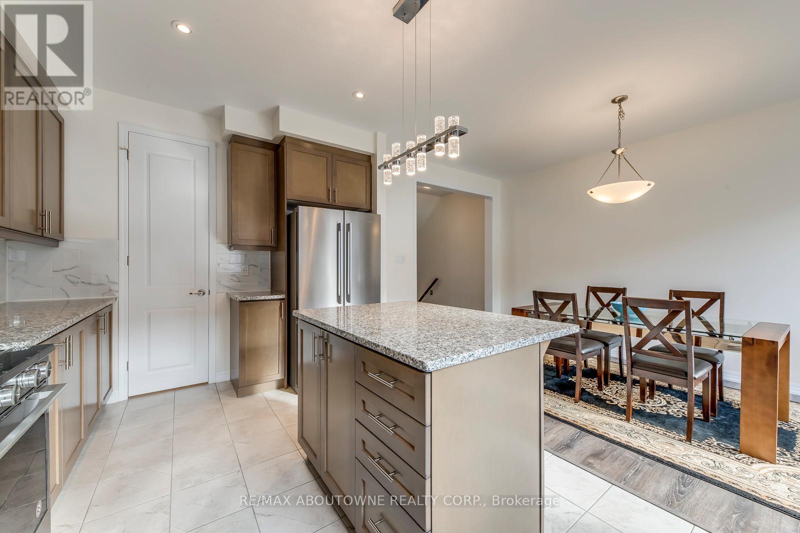 3338 Erasmum Street, Oakville, ON - Indoor Photo Showing Kitchen