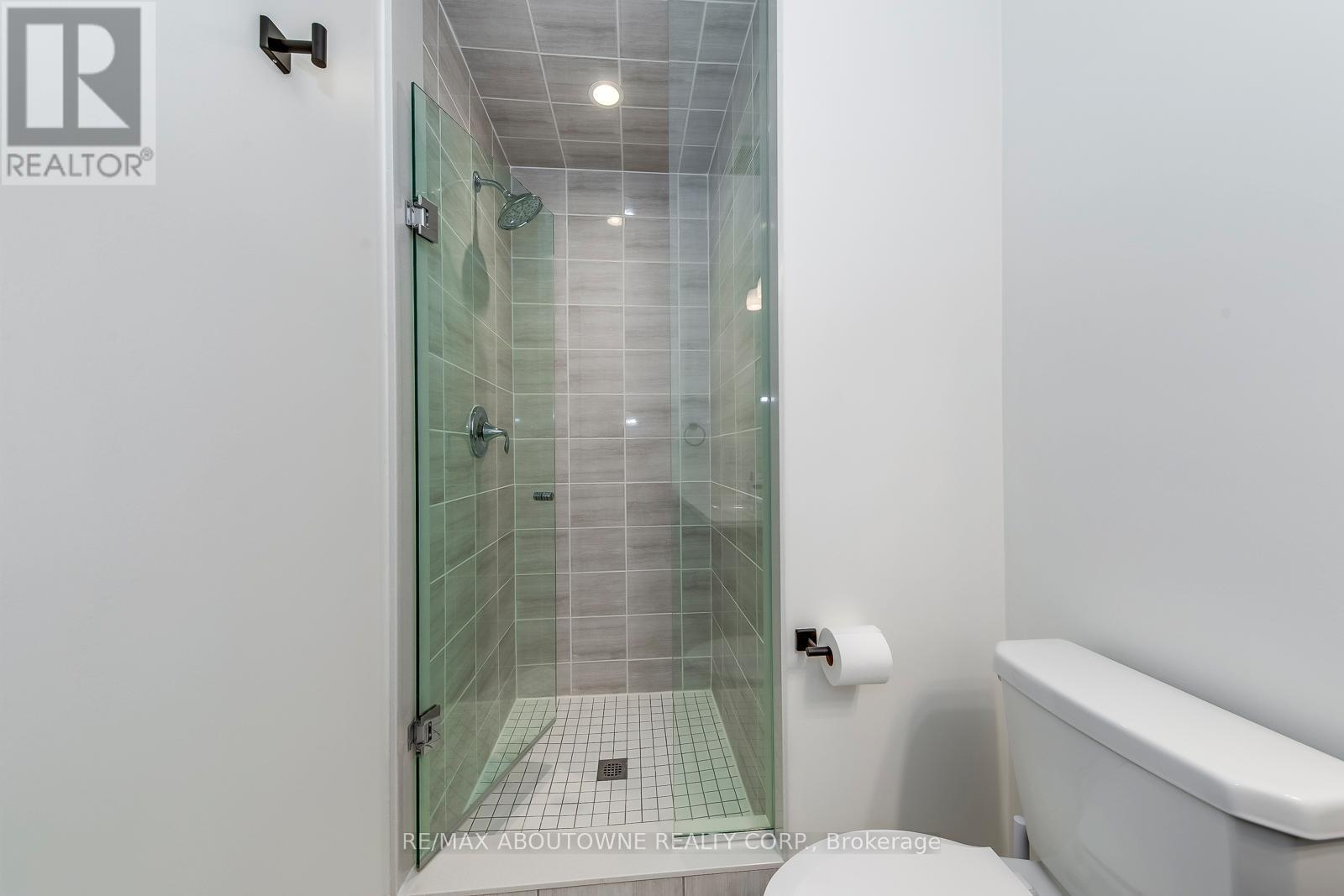 3338 Erasmum Street, Oakville, ON - Indoor Photo Showing Bathroom