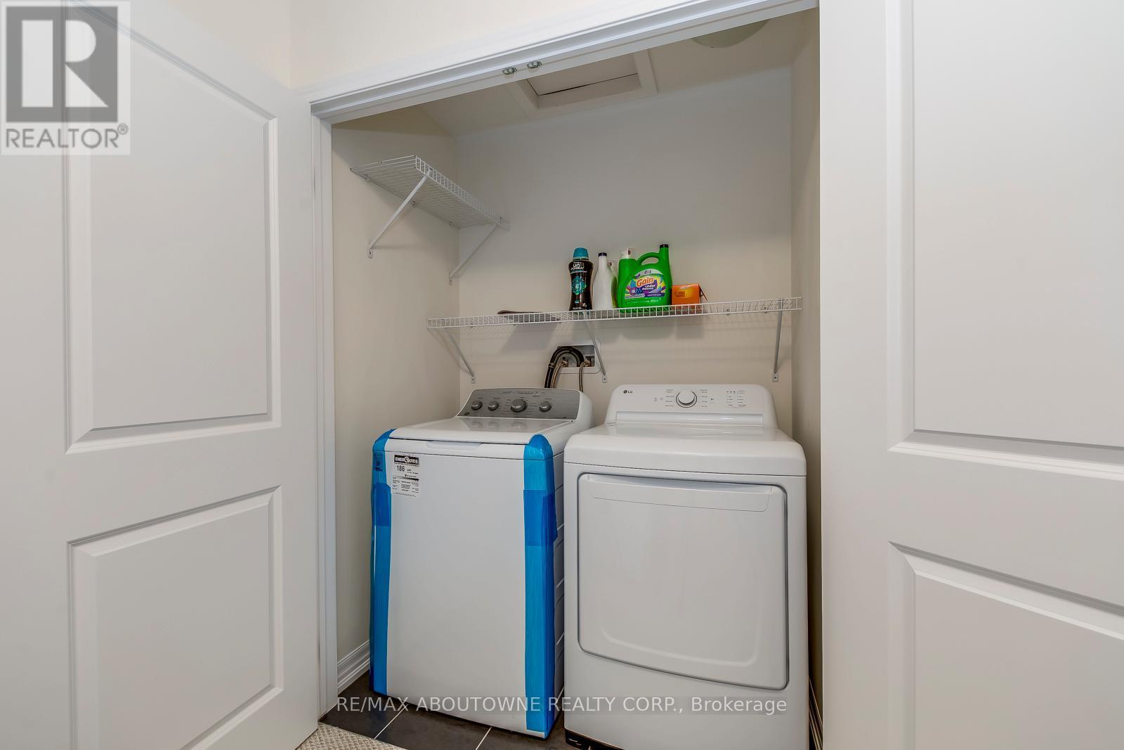 3338 Erasmum Street, Oakville, ON - Indoor Photo Showing Laundry Room