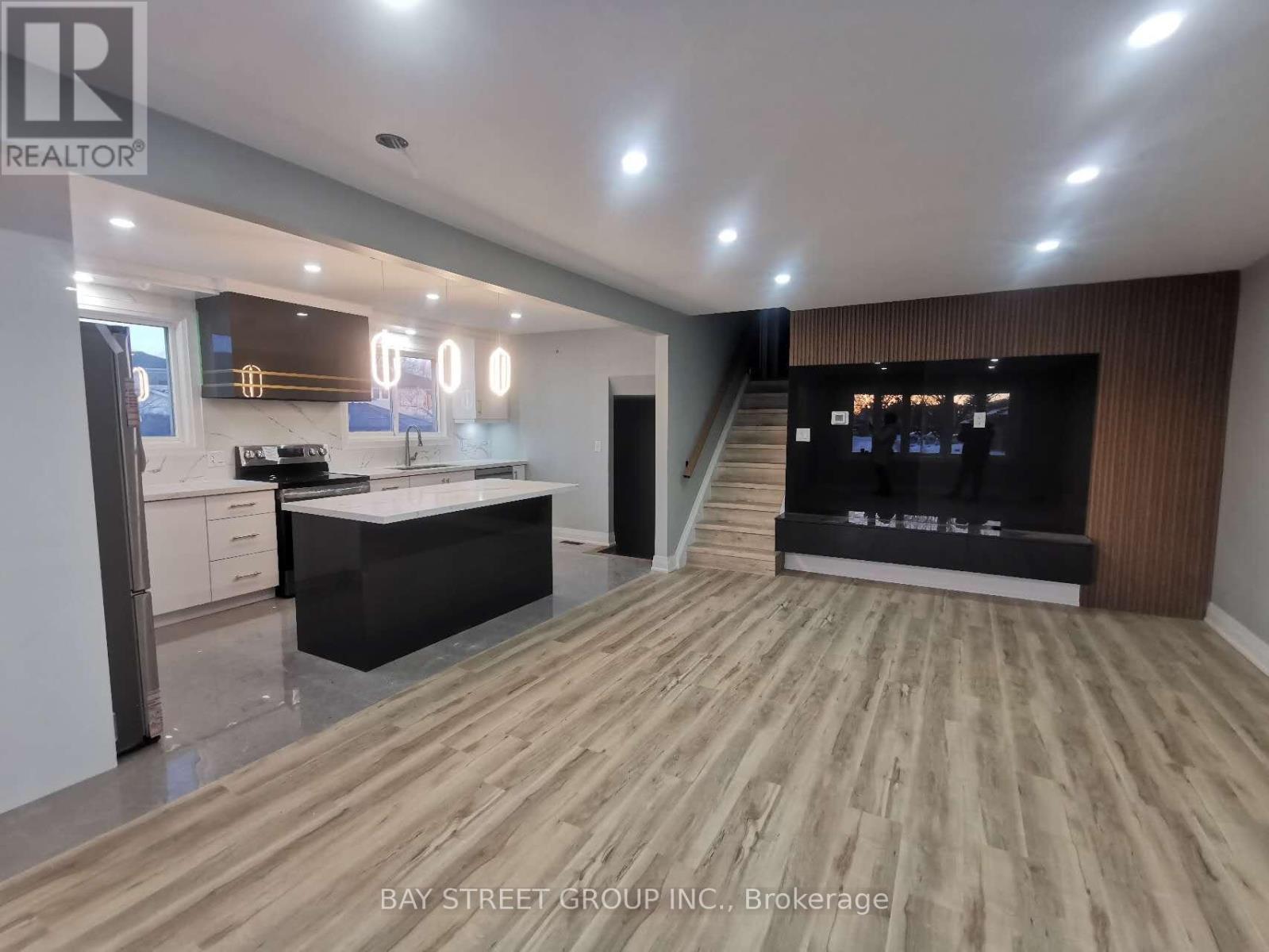 Main - 58 Erinlea Crescent, Toronto, ON - Indoor