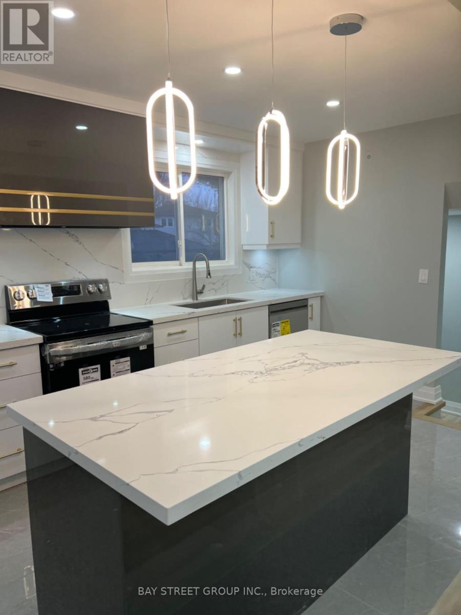 Main - 58 Erinlea Crescent, Toronto, ON - Indoor Photo Showing Kitchen With Upgraded Kitchen