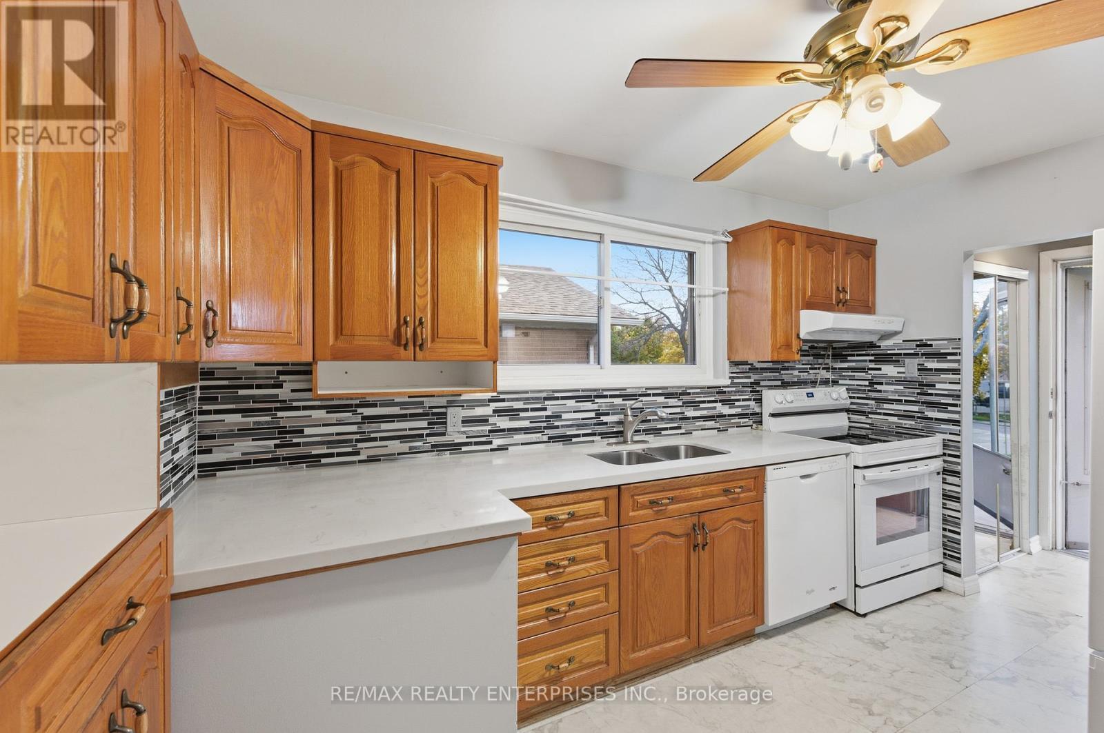 1731 Sandgate Crescent, Mississauga, ON - Indoor Photo Showing Kitchen With Double Sink