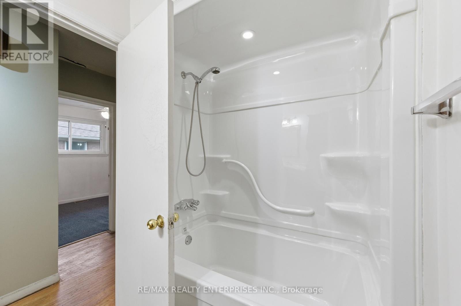 1731 Sandgate Crescent, Mississauga, ON - Indoor Photo Showing Bathroom