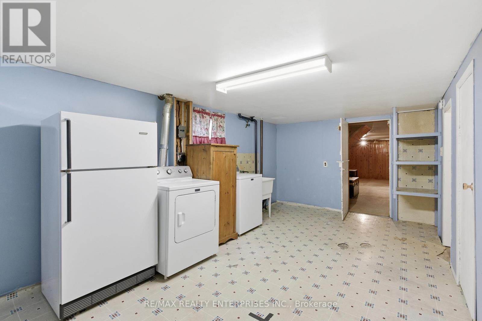 1731 Sandgate Crescent, Mississauga, ON - Indoor Photo Showing Laundry Room