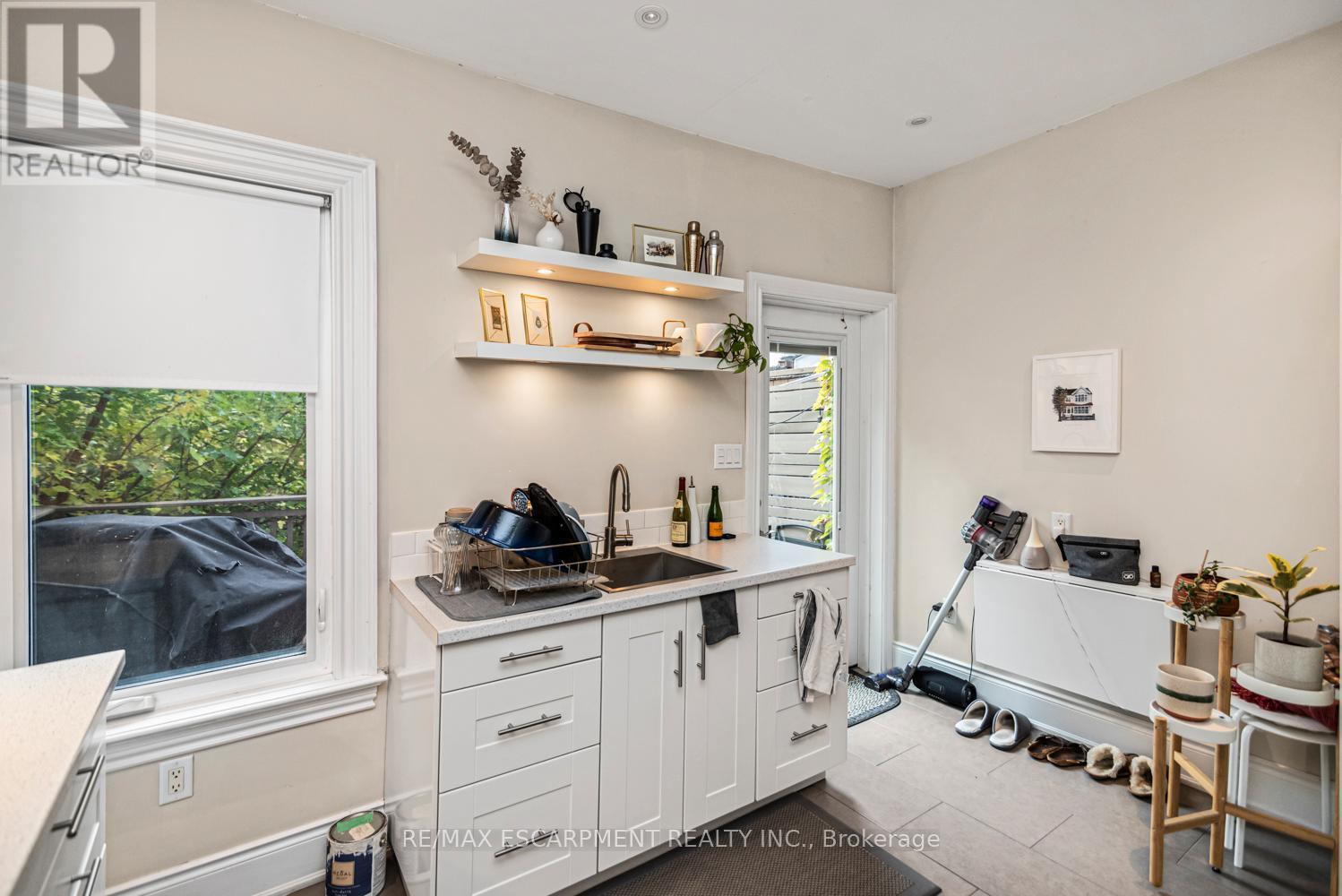 319 Hunter Street W, Hamilton, ON - Indoor