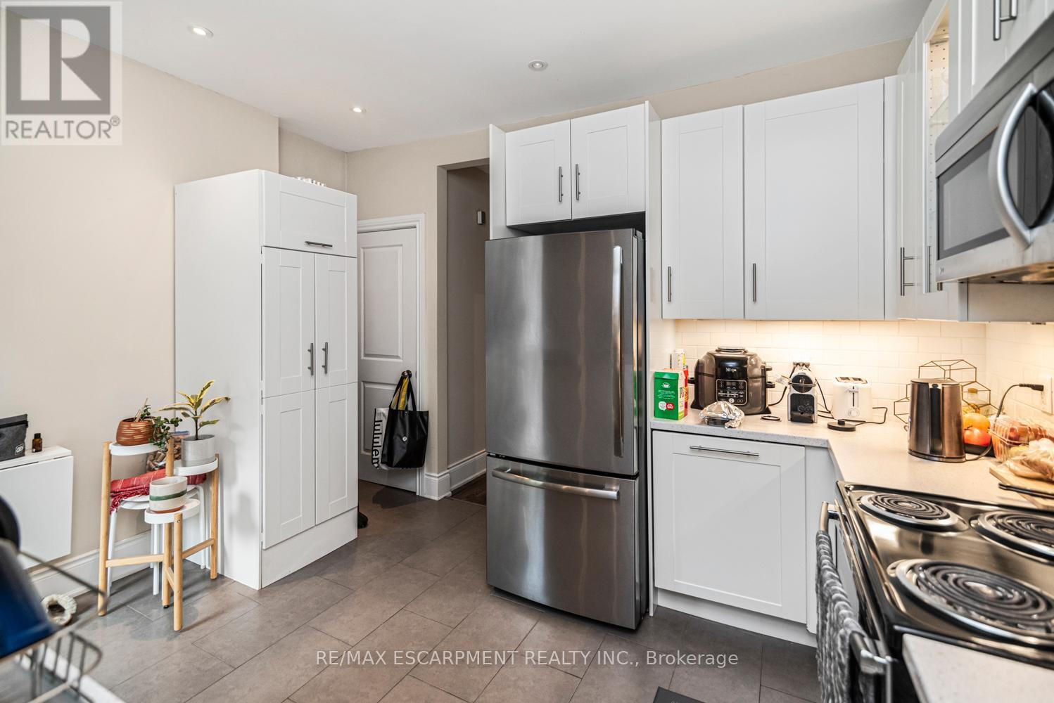 319 Hunter Street W, Hamilton, ON - Indoor Photo Showing Kitchen