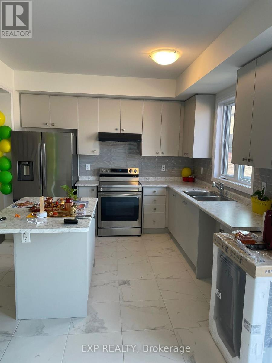 148 Port Crescent, Welland, ON - Indoor Photo Showing Kitchen With Stainless Steel Kitchen With Double Sink