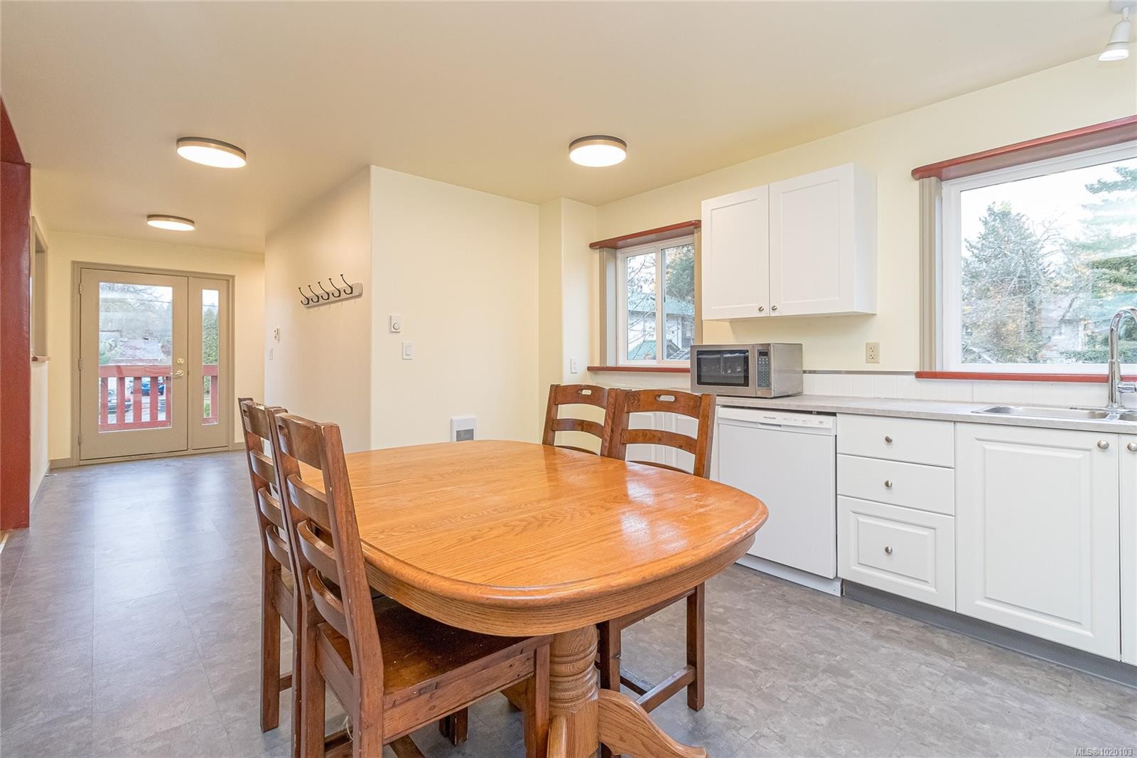 84 Lakeview Ave, Lake Cowichan, BC