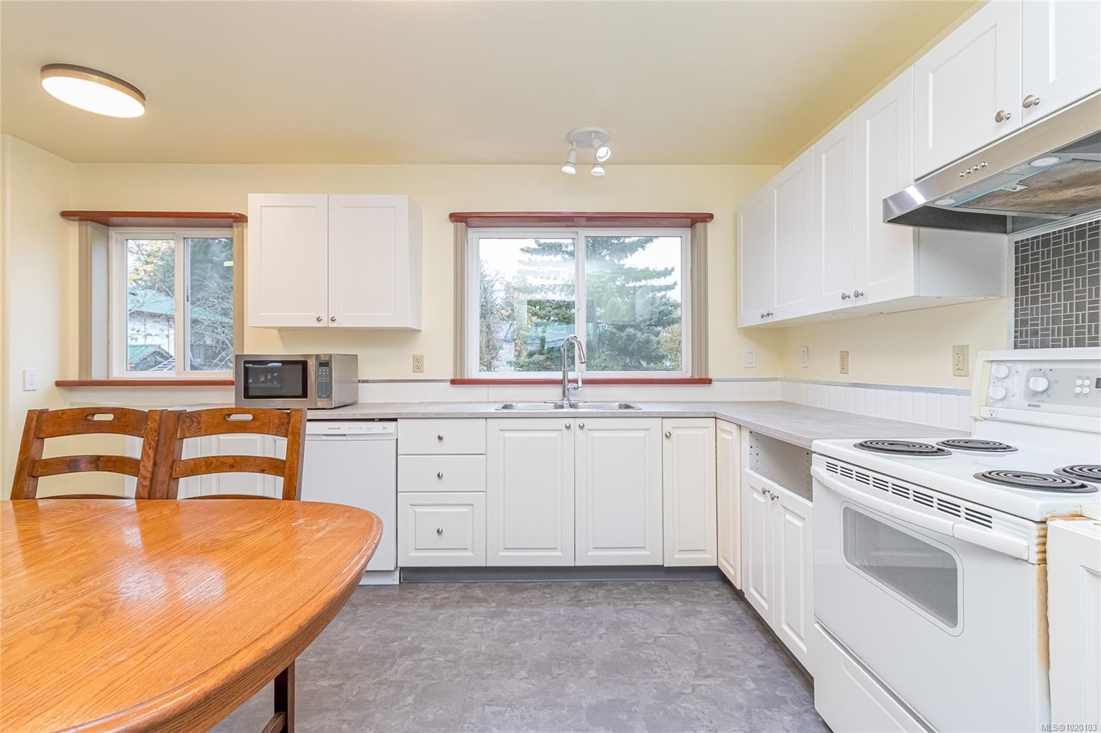 84 Lakeview Ave, Lake Cowichan, BC