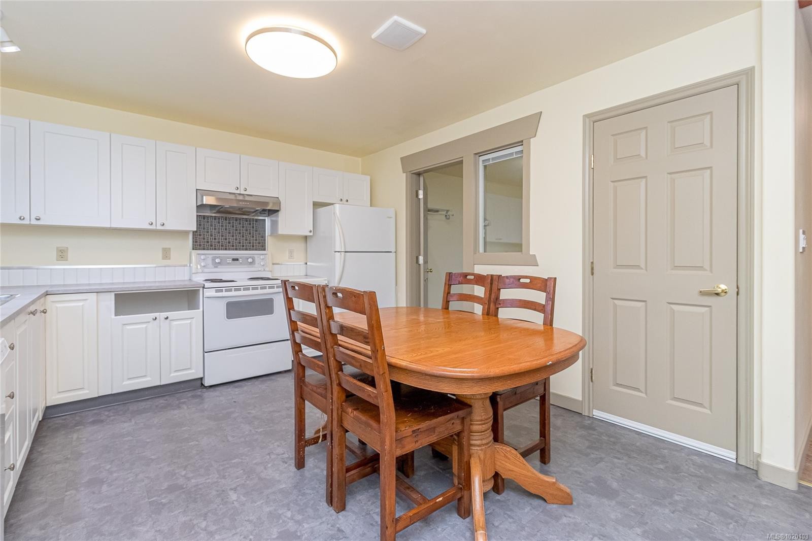 84 Lakeview Ave, Lake Cowichan, BC