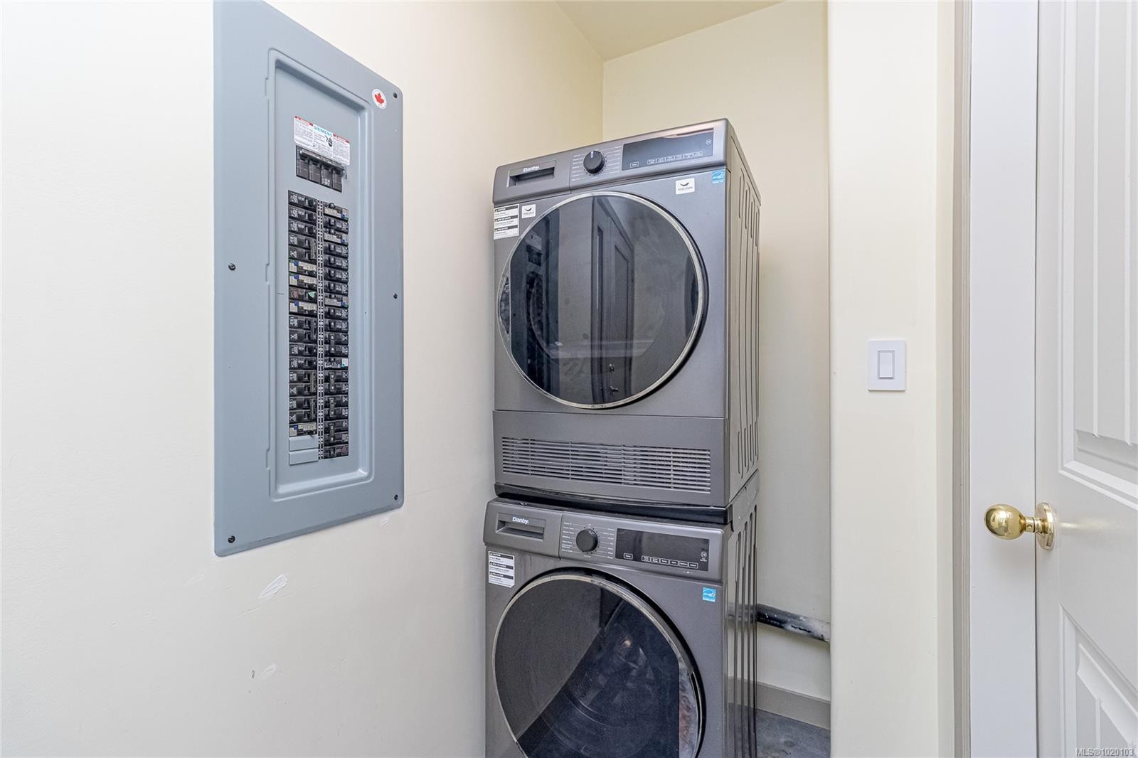 84 Lakeview Ave, Lake Cowichan, BC