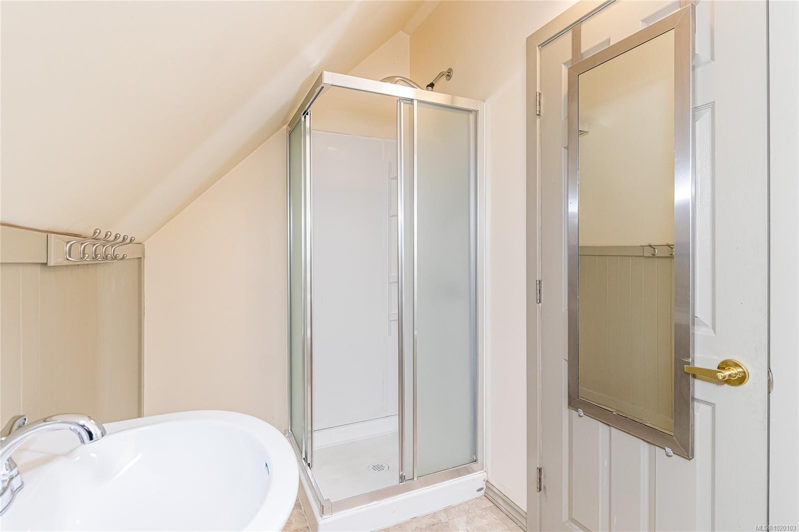 84 Lakeview Ave, Lake Cowichan, BC