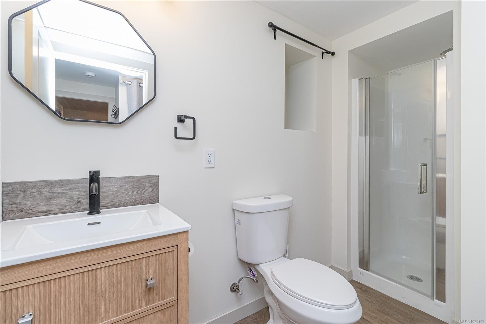 84 Lakeview Ave, Lake Cowichan, BC