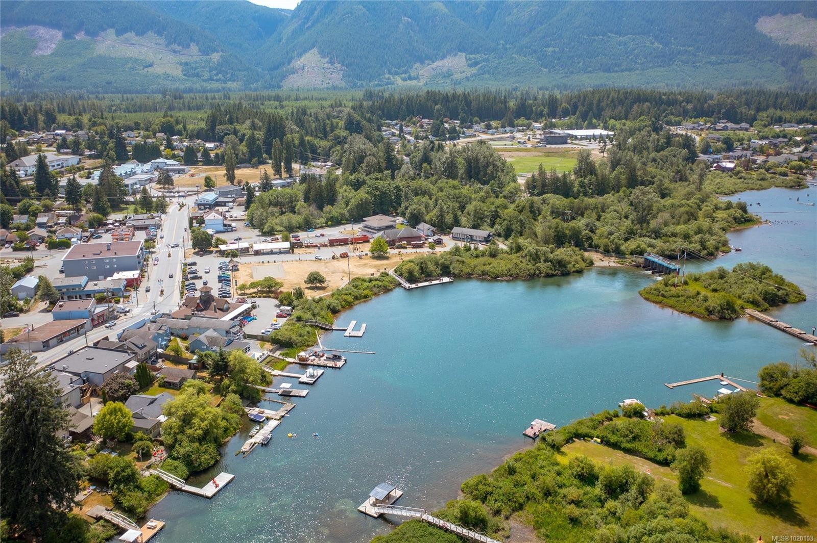 84 Lakeview Ave, Lake Cowichan, BC