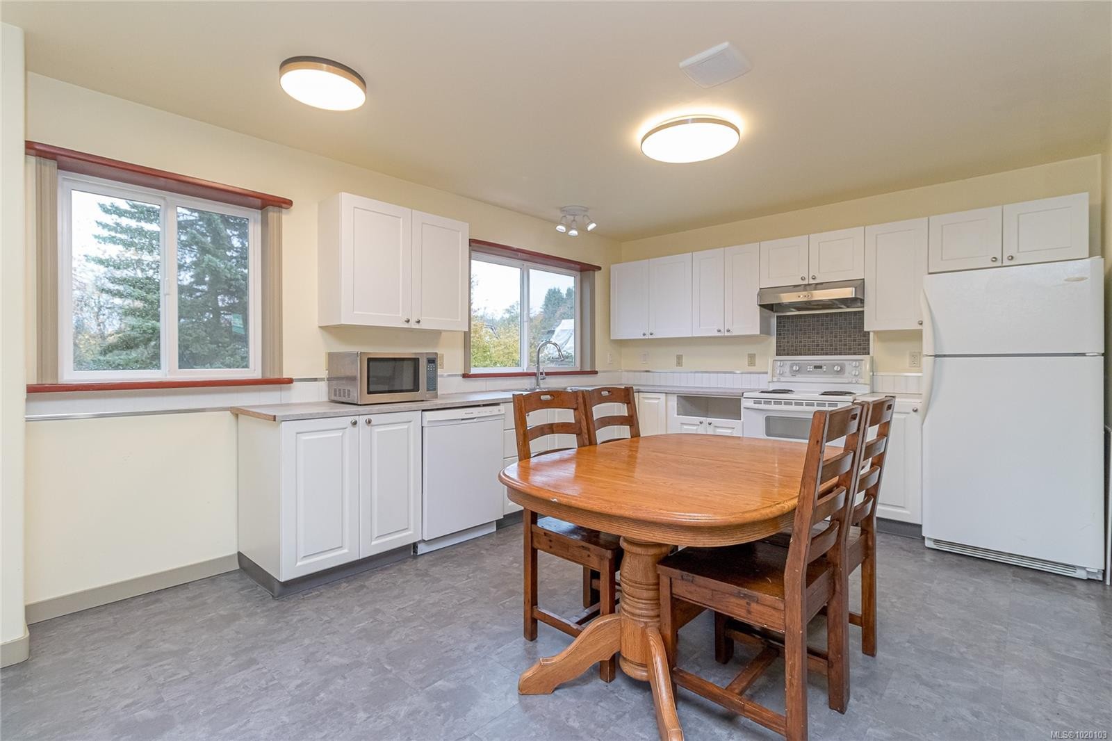 84 Lakeview Ave, Lake Cowichan, BC