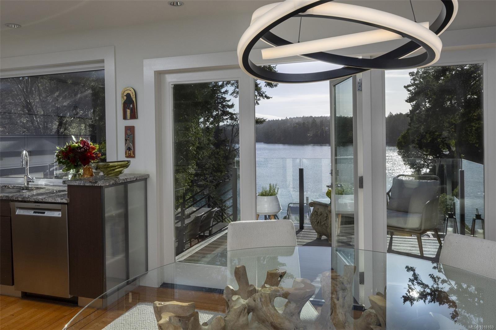 41 Tovey Cres, View Royal, BC