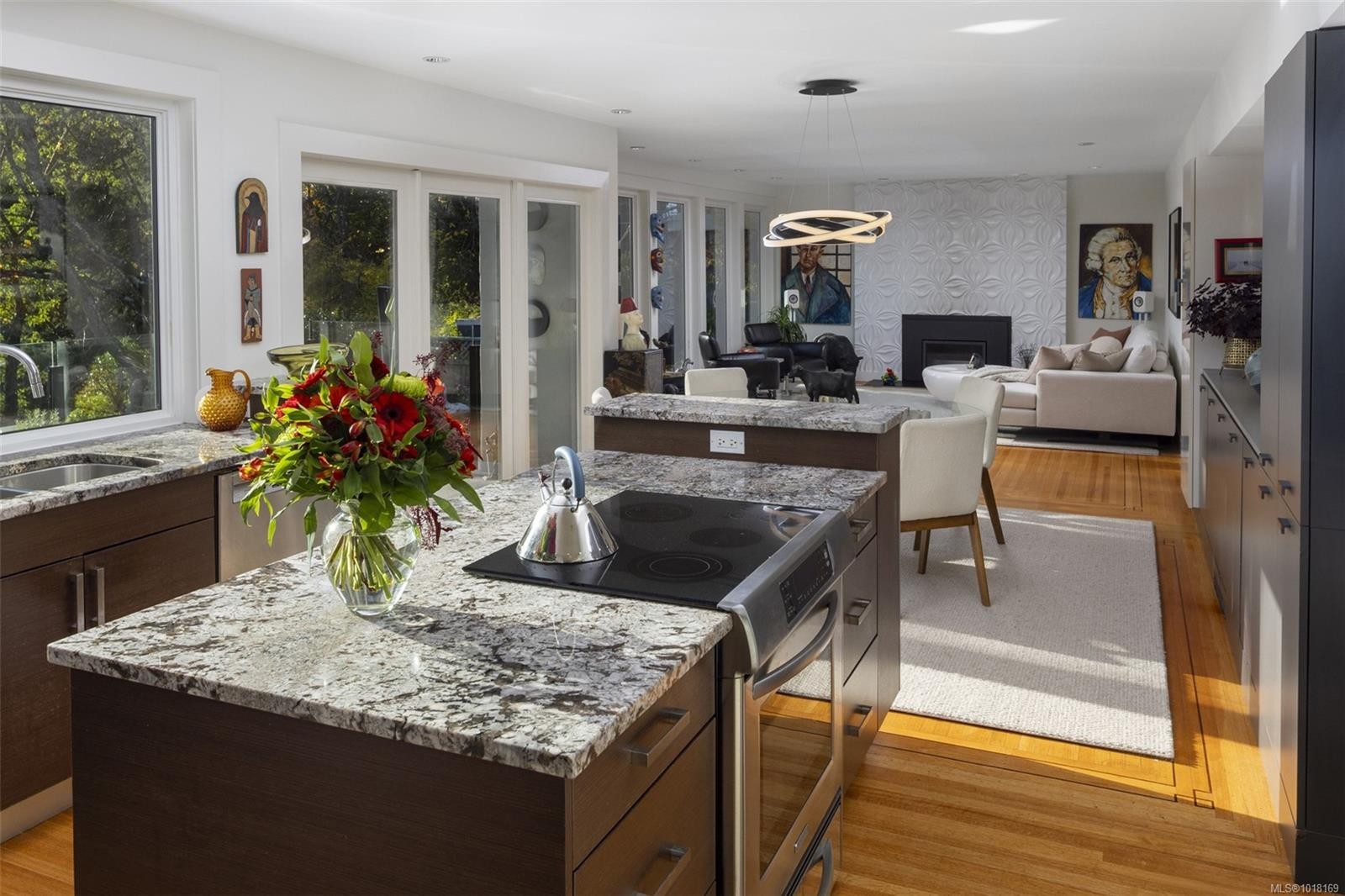 41 Tovey Cres, View Royal, BC