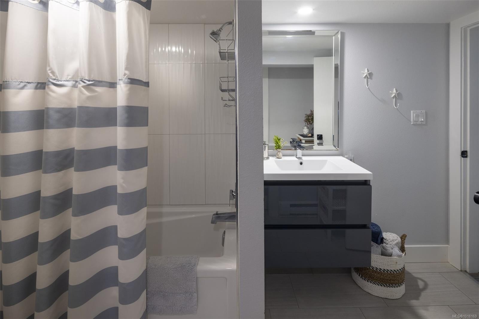 41 Tovey Cres, View Royal, BC