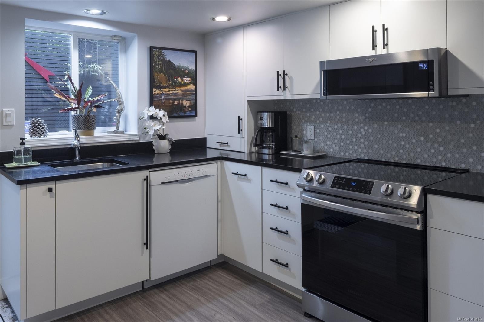 41 Tovey Cres, View Royal, BC