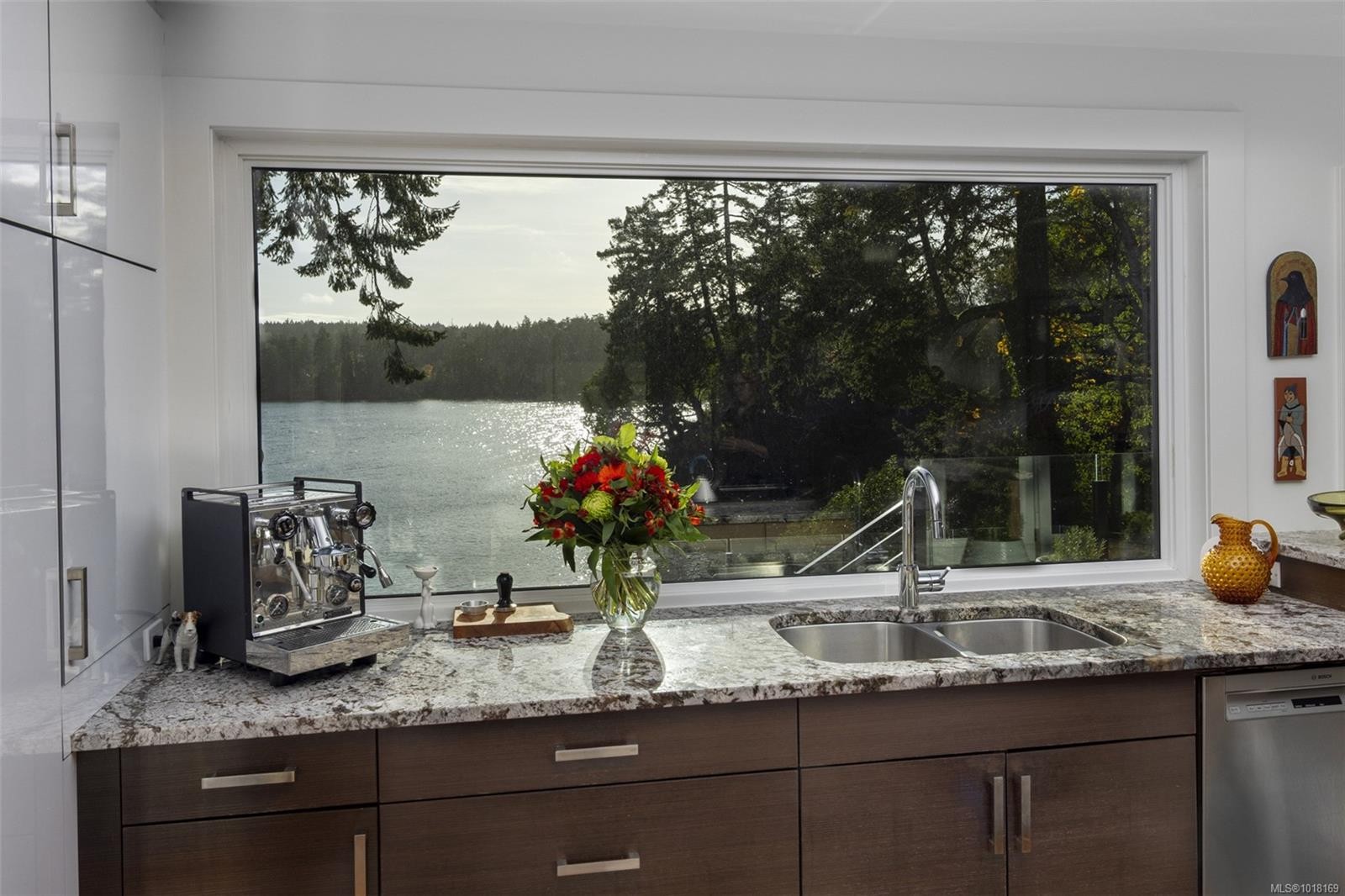 41 Tovey Cres, View Royal, BC