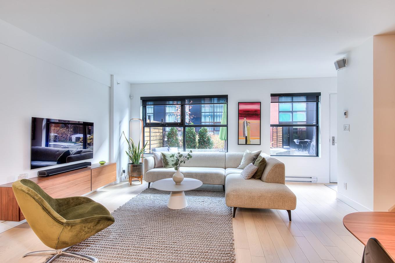 Salon - A104-2615 Rue Augustin-Cantin, Montréal (Le Sud-Ouest), QC - Indoor Photo Showing Living Room