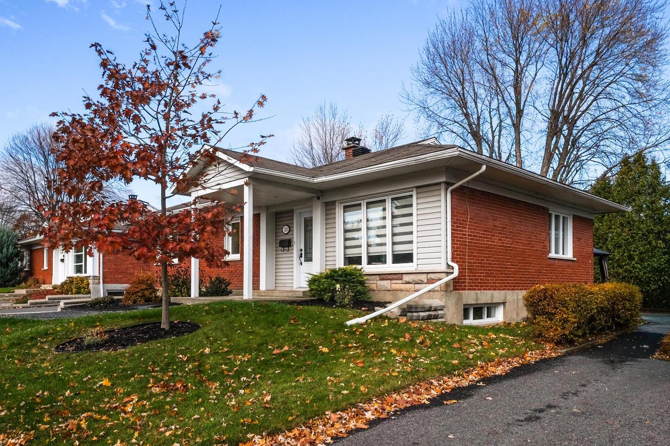 Façade - 323 Rue St-Hubert, Saint-Jean-Sur-Richelieu, QC - Outdoor With Facade