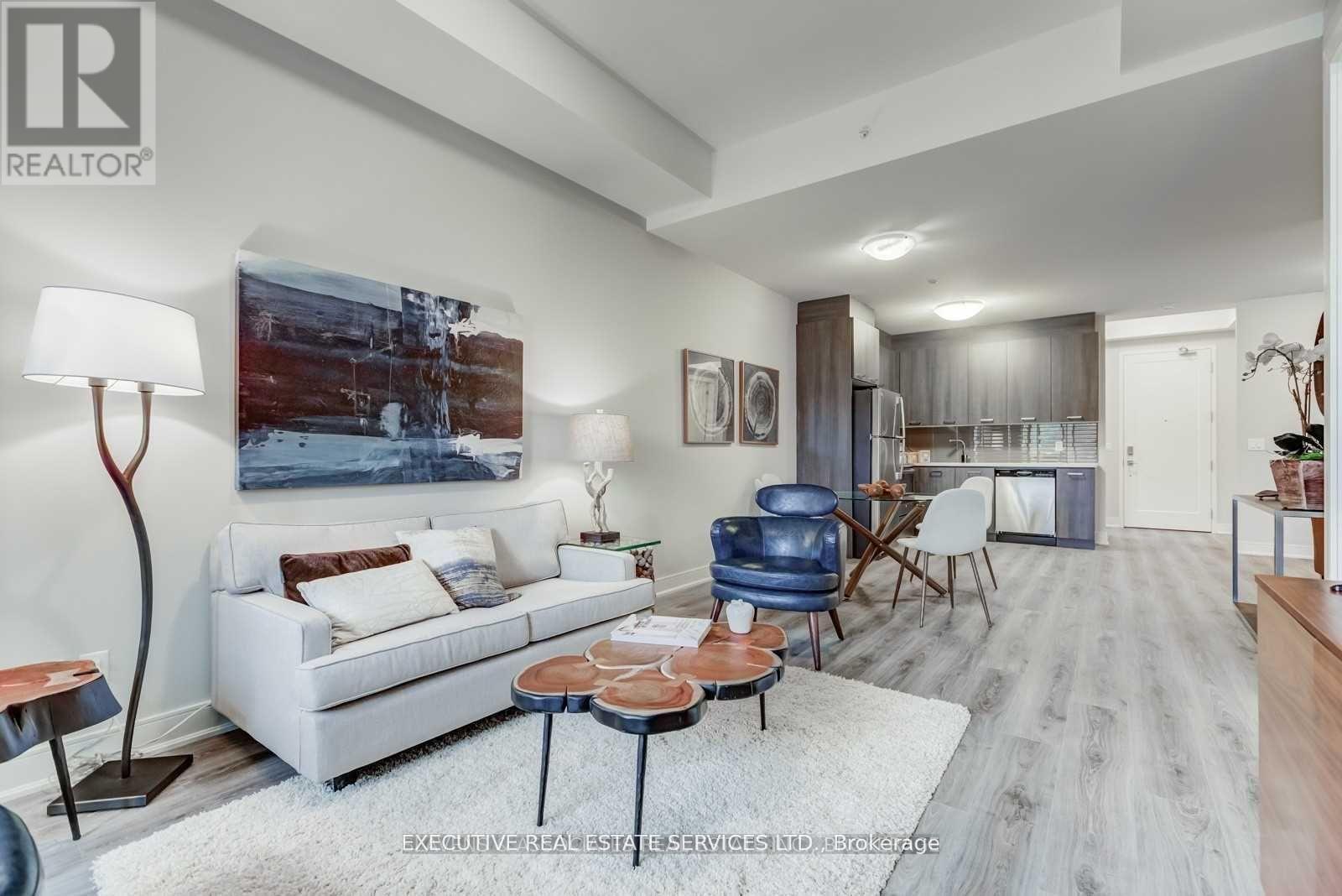 807 - 150 Main Street, Hamilton, ON - Indoor Photo Showing Living Room