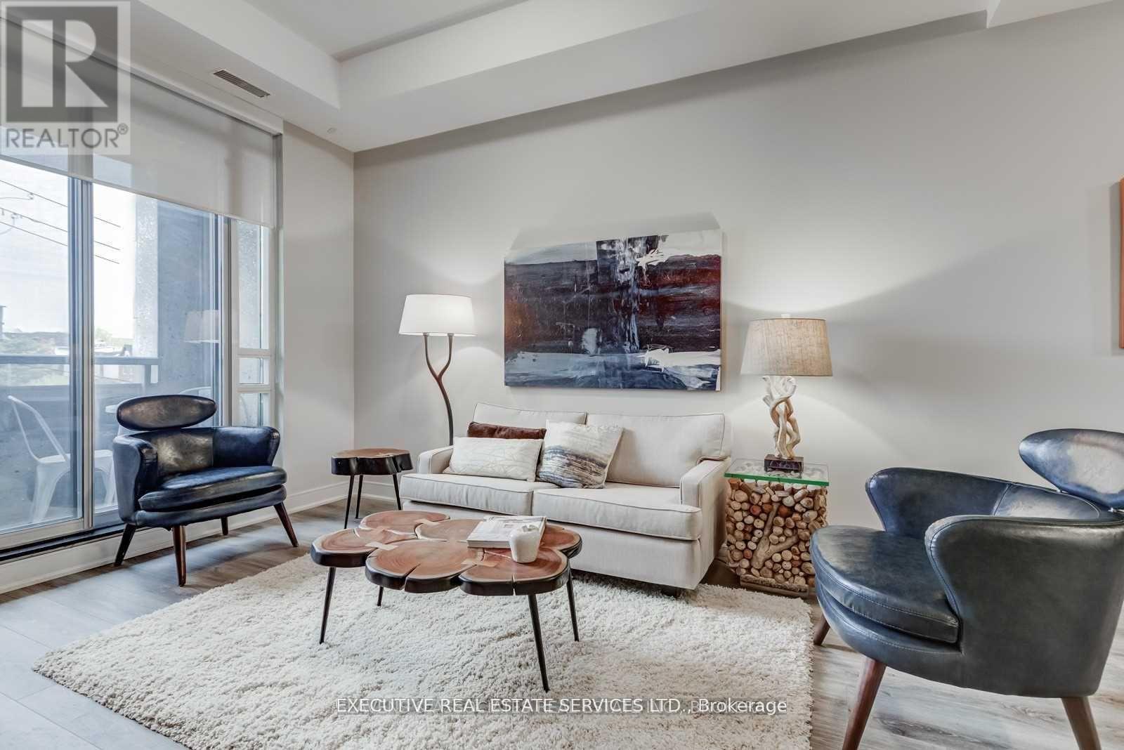 807 - 150 Main Street, Hamilton, ON - Indoor Photo Showing Living Room