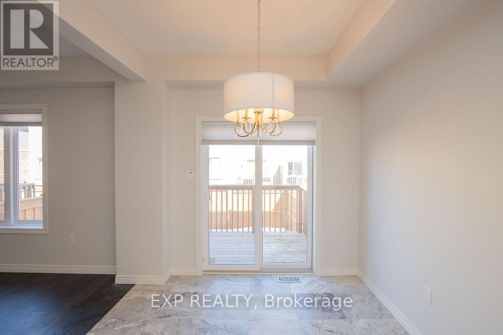 33 Dunrobin Lane, Grimsby, ON - Indoor Photo Showing Other Room