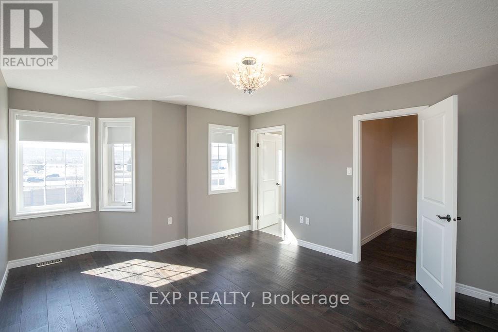 33 Dunrobin Lane, Grimsby, ON - Indoor Photo Showing Other Room