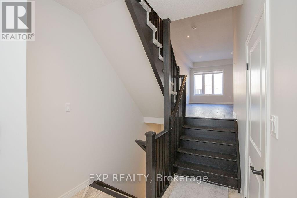 33 Dunrobin Lane, Grimsby, ON - Indoor Photo Showing Other Room