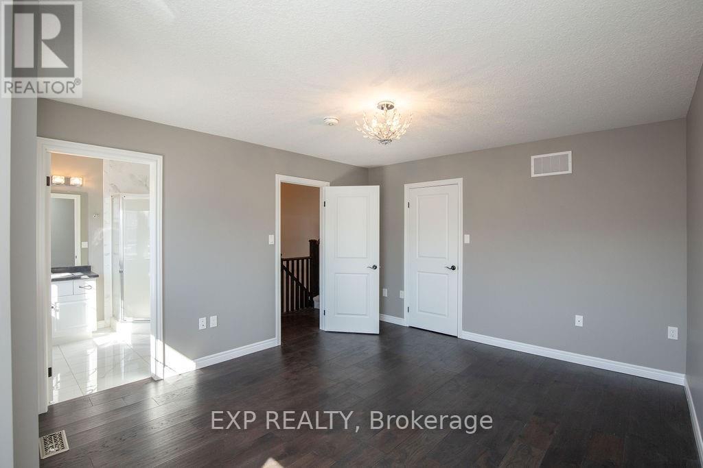 33 Dunrobin Lane, Grimsby, ON - Indoor Photo Showing Other Room