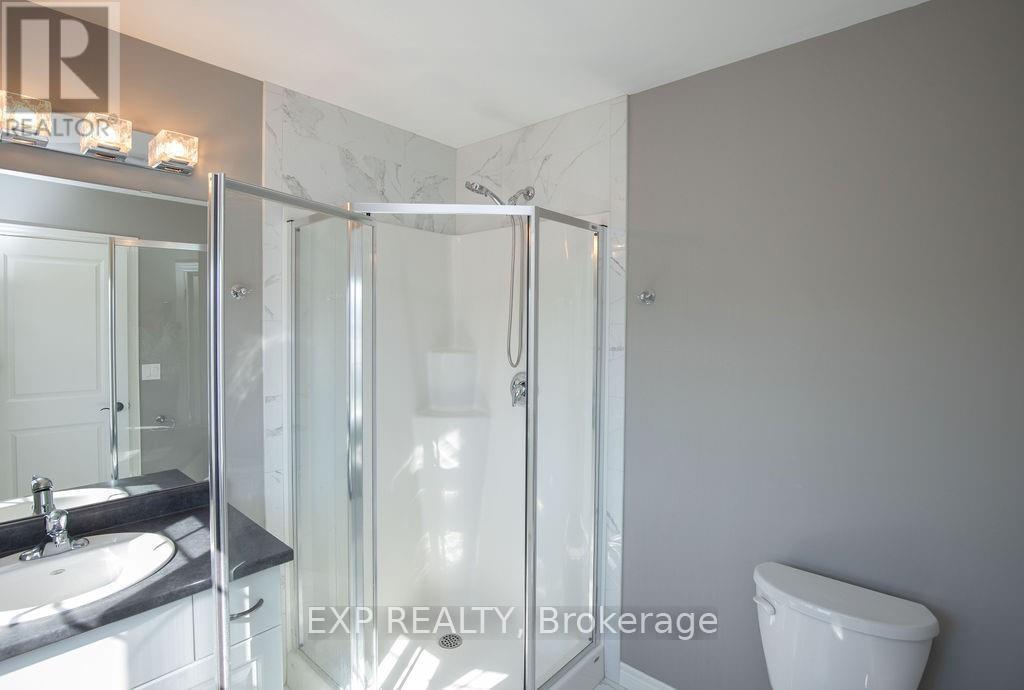 33 Dunrobin Lane, Grimsby, ON - Indoor Photo Showing Bathroom