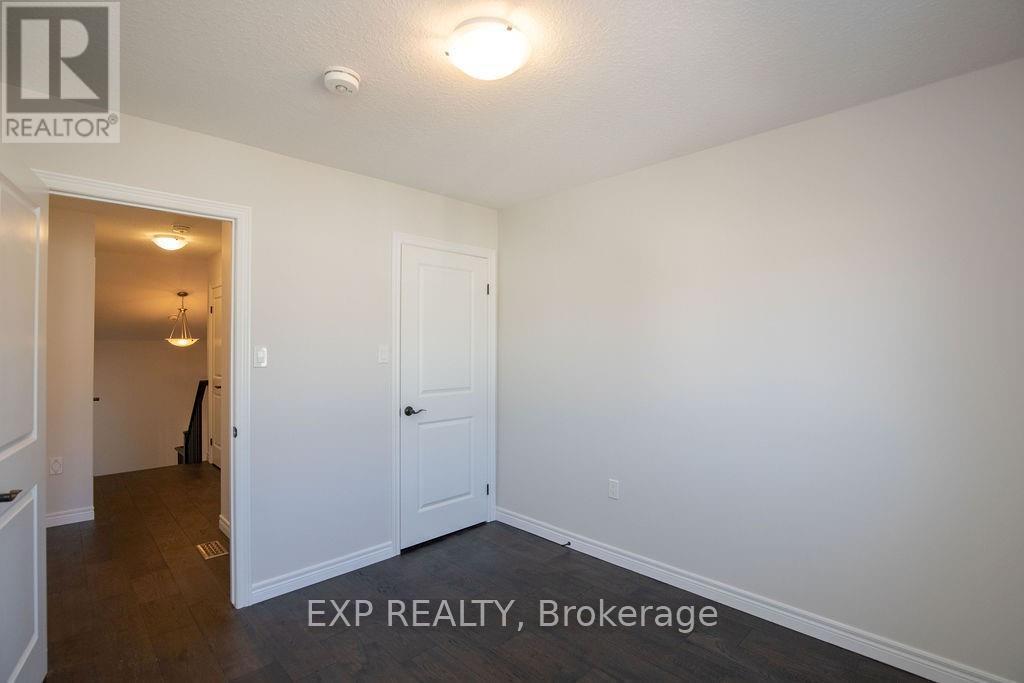 33 Dunrobin Lane, Grimsby, ON - Indoor Photo Showing Other Room