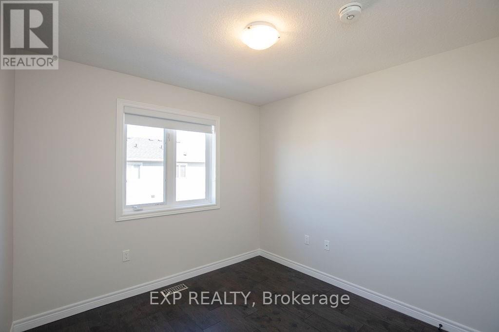 33 Dunrobin Lane, Grimsby, ON - Indoor Photo Showing Other Room