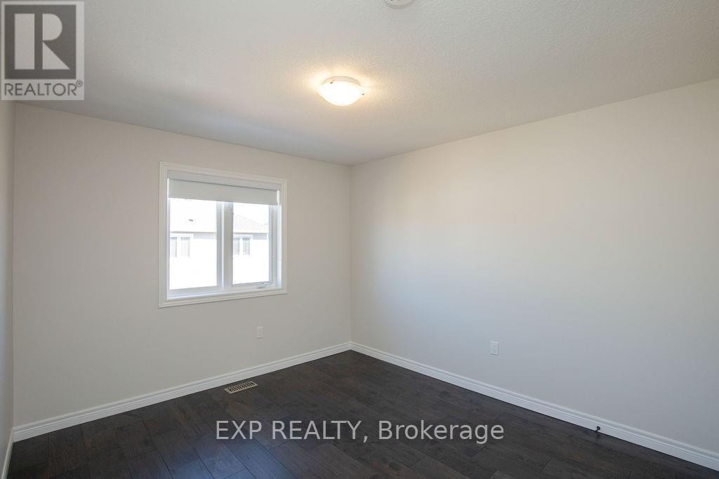 33 Dunrobin Lane, Grimsby, ON - Indoor Photo Showing Other Room