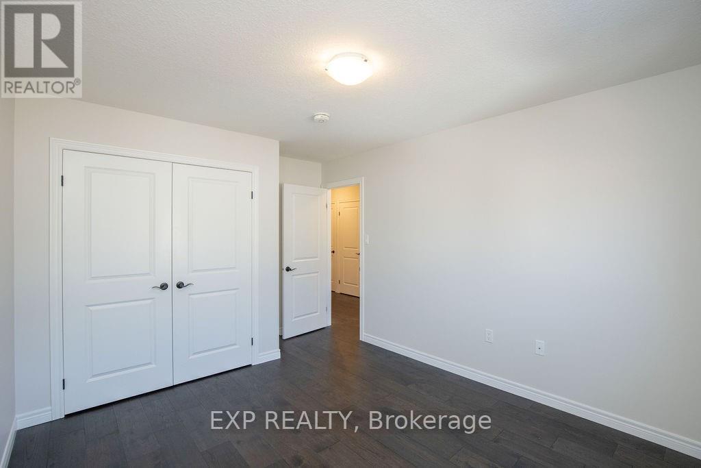 33 Dunrobin Lane, Grimsby, ON - Indoor Photo Showing Other Room