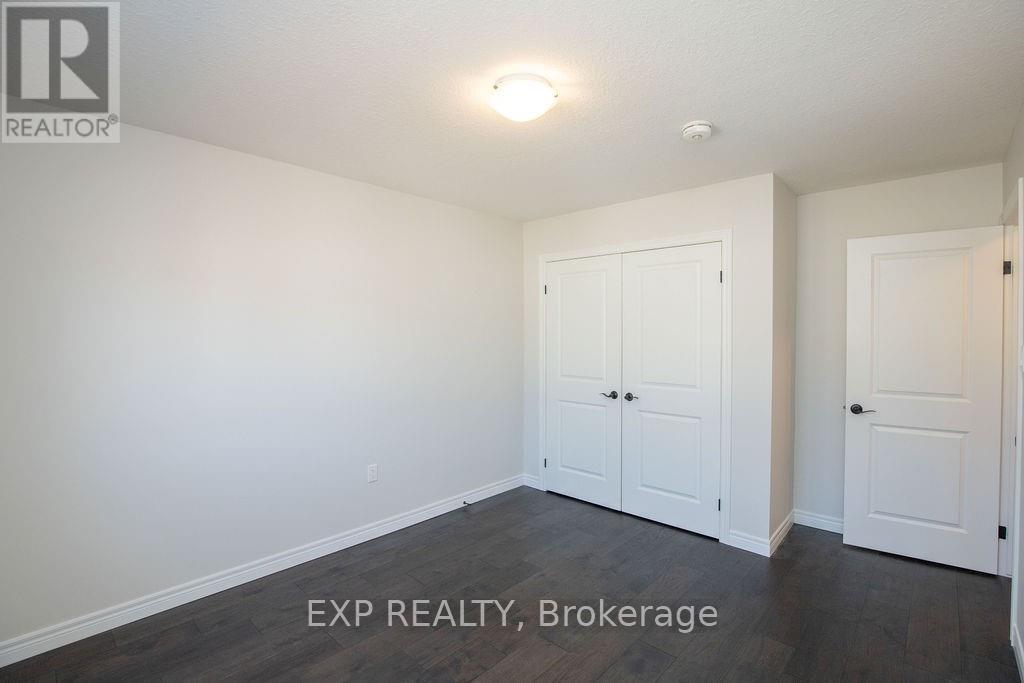 33 Dunrobin Lane, Grimsby, ON - Indoor Photo Showing Other Room