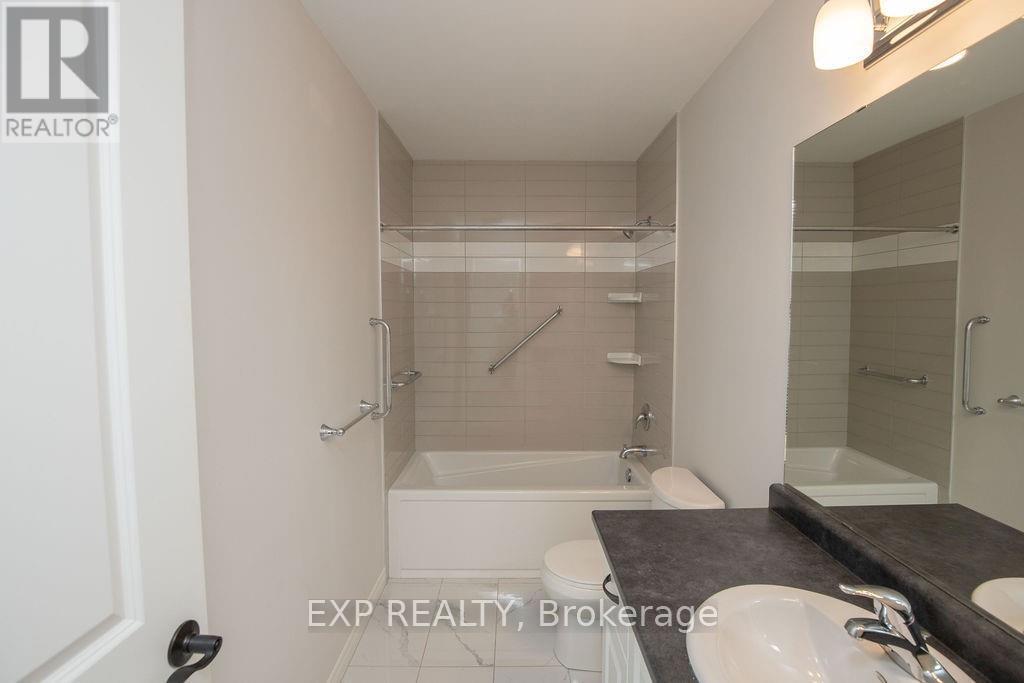33 Dunrobin Lane, Grimsby, ON - Indoor Photo Showing Bathroom