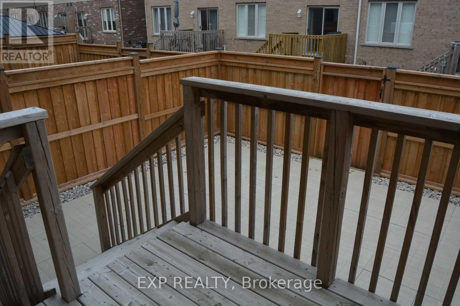 33 Dunrobin Lane, Grimsby, ON - Outdoor With Deck Patio Veranda With Exterior