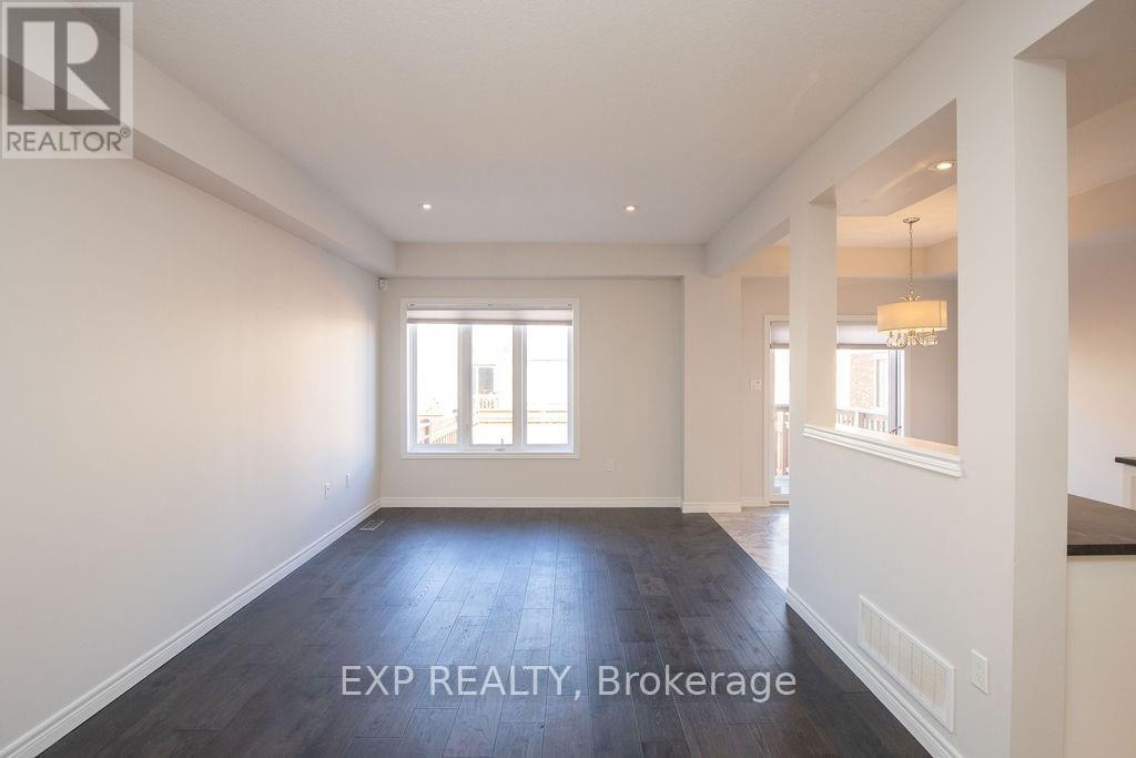 33 Dunrobin Lane, Grimsby, ON - Indoor Photo Showing Other Room