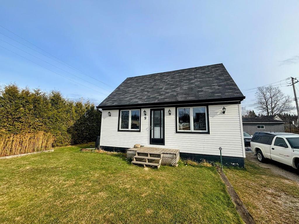 9 Shingwauk Drive, Manitouwadge, ON - Outdoor