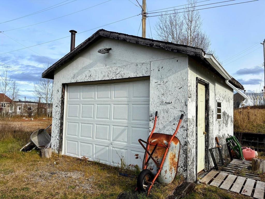 9 Shingwauk Drive, Manitouwadge, ON - Outdoor With Exterior