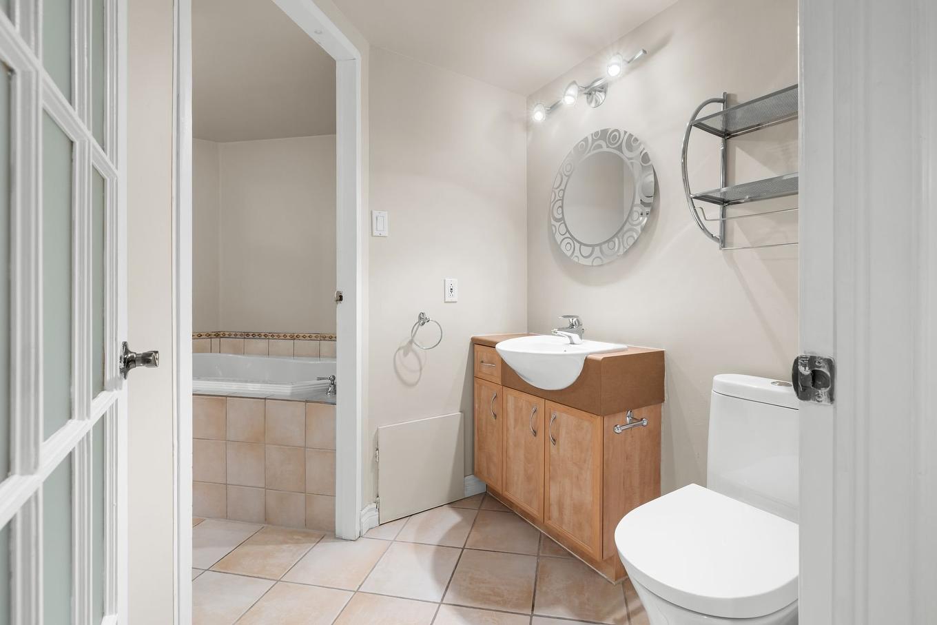 Powder room - 405-6545 Rue St-Laurent, Lévis (Desjardins), QC - Indoor Photo Showing Bathroom