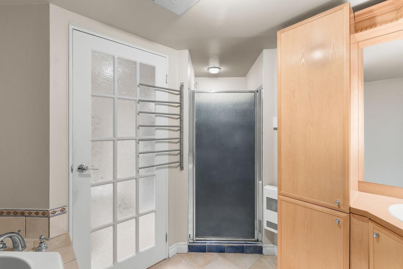 Bathroom - 405-6545 Rue St-Laurent, Lévis (Desjardins), QC - Indoor Photo Showing Bathroom