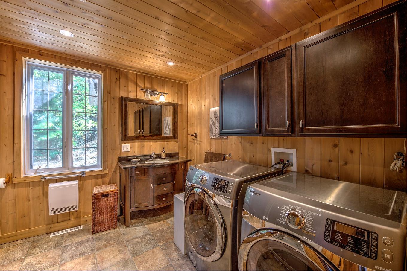 Salle de bains - 1747 Crois. Henri-Renaud, Prévost, QC - Indoor Photo Showing Laundry Room