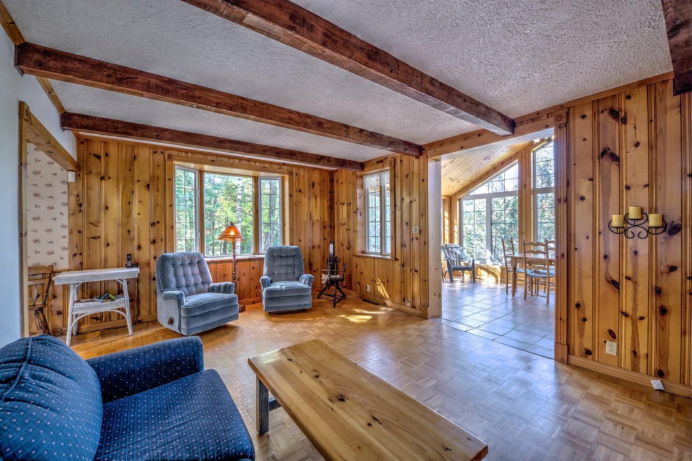 Salon - 1747 Crois. Henri-Renaud, Prévost, QC - Indoor Photo Showing Living Room