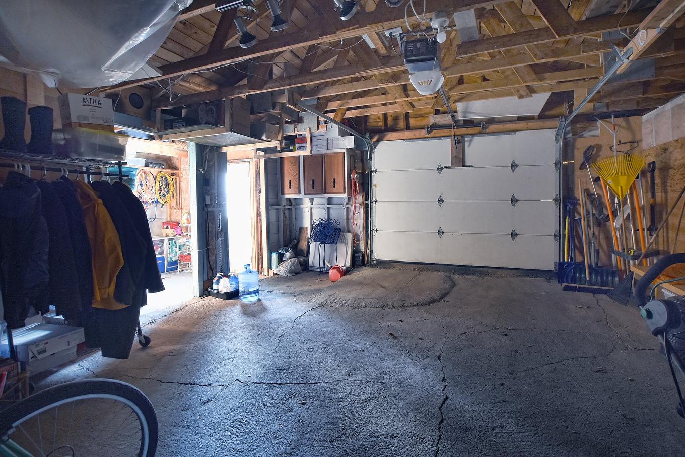 Garage - 1625 Rue Du Plateau-Simard, Sainte-Julienne, QC - Indoor Photo Showing Garage