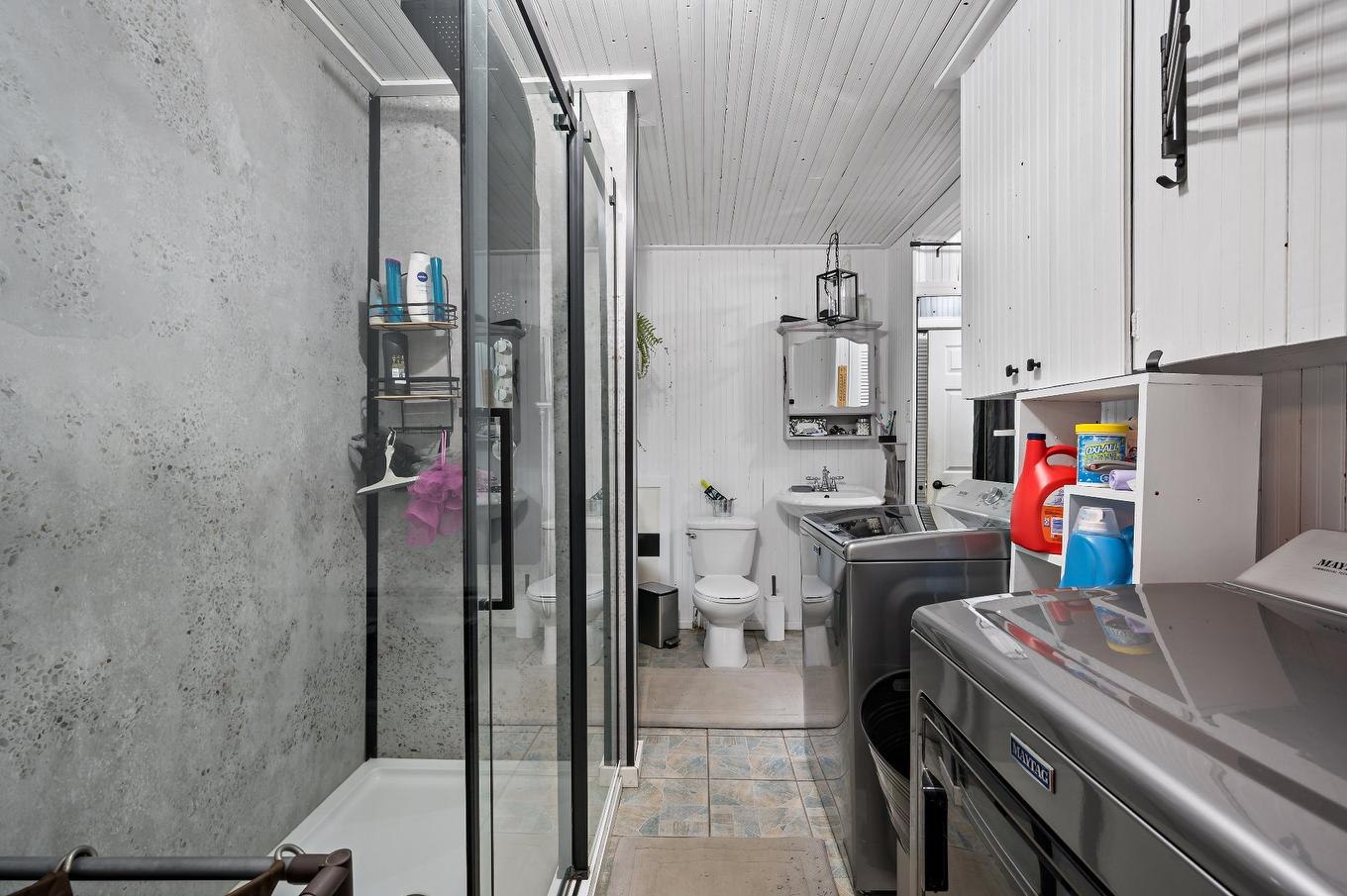 Bathroom - 121 Crois. Des Trois-Lacs, Lantier, QC - Indoor Photo Showing Laundry Room